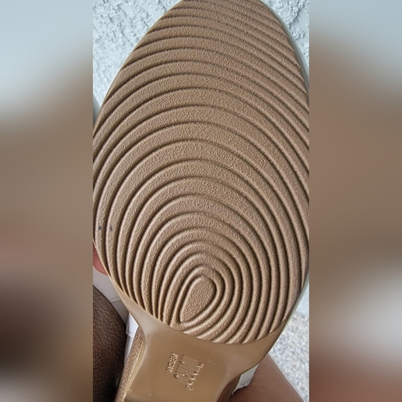 Munro White and Brown Mules with Chunky Heel - Picture 4 of 4